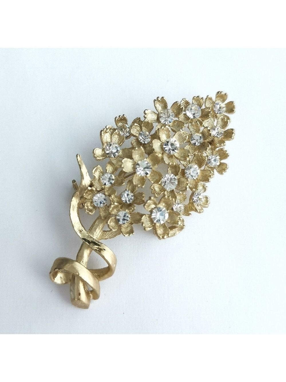 Vintage Lilac blossom flower brooch pin in crystal gold tone